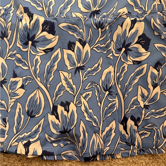 Duffield Lane The Active Sherri Skort in Blue Blossom size medium - Picture 2 of 7
